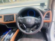 https://riyasewana.com/uploads/honda-vezel-orange-3123570524982.jpg