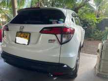 https://riyasewana.com/uploads/honda-vezel-rs-1135241256.jpg
