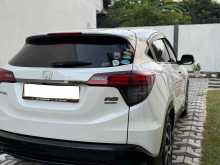 https://riyasewana.com/uploads/honda-vezel-rs-1210442822332.jpg