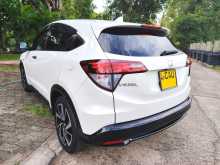 https://riyasewana.com/uploads/honda-vezel-rs-2017-2921413012952.jpg