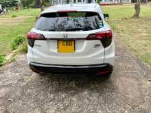 https://riyasewana.com/uploads/honda-vezel-rs-2018-212451712304.jpg