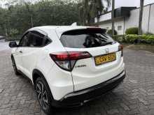 https://riyasewana.com/uploads/honda-vezel-rs-2117380822452.jpg