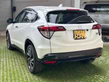 https://riyasewana.com/uploads/honda-vezel-rs-2416211222322.jpg
