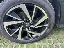 https://riyasewana.com/uploads/honda-vezel-rs-2416215424301.jpg