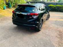 https://riyasewana.com/uploads/honda-vezel-rs-29954244143.jpg