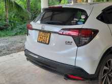 https://riyasewana.com/uploads/honda-vezel-rs-3909444633.jpg