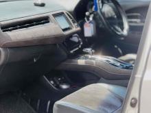 https://riyasewana.com/uploads/honda-vezel-sensing-2415163824722.jpg