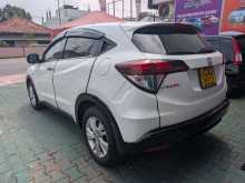 https://riyasewana.com/uploads/honda-vezel-x-181530574192.jpg