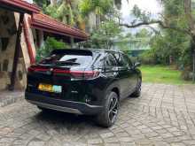 https://riyasewana.com/uploads/honda-vezel-x-25152452452.jpg
