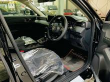 https://riyasewana.com/uploads/honda-vezel-x-25534416375.jpg