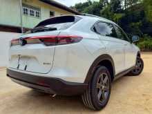 https://riyasewana.com/uploads/honda-vezel-x-hunt-18102345452.jpg