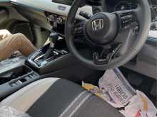 https://riyasewana.com/uploads/honda-vezel-z-1214395622162.jpg