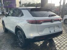 https://riyasewana.com/uploads/honda-vezel-z-1218512817886.jpg