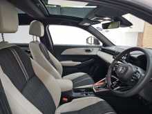 https://riyasewana.com/uploads/honda-vezel-z-12914134193.jpg
