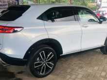 https://riyasewana.com/uploads/honda-vezel-z-1710443376.jpg