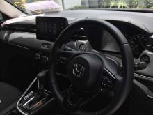 https://riyasewana.com/uploads/honda-vezel-z-1713120025003.jpg
