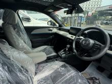 https://riyasewana.com/uploads/honda-vezel-z-1713595417912.jpg