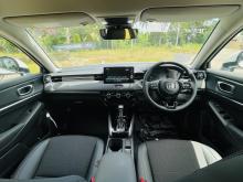 https://riyasewana.com/uploads/honda-vezel-z-181314417025.jpg