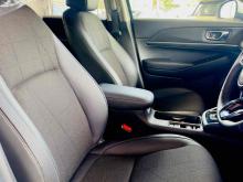 https://riyasewana.com/uploads/honda-vezel-z-1814343924081.jpg