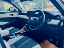 https://riyasewana.com/uploads/honda-vezel-z-1815431017375.jpg