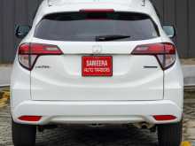 https://riyasewana.com/uploads/honda-vezel-z-18171935554.jpg