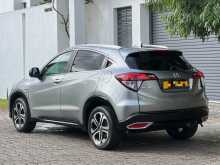 https://riyasewana.com/uploads/honda-vezel-z-2014-146245712332.jpg