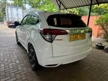 https://riyasewana.com/uploads/honda-vezel-z-2014-249061912073.jpg