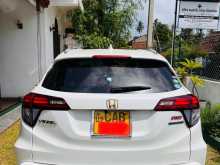 https://riyasewana.com/uploads/honda-vezel-z-2014-88151712163.jpg