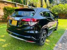 https://riyasewana.com/uploads/honda-vezel-z-2015-214444812912.jpg