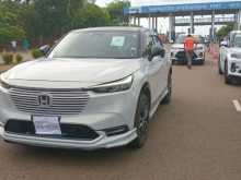 https://riyasewana.com/uploads/honda-vezel-z-2022-417352512172.jpg