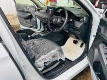 https://riyasewana.com/uploads/honda-vezel-z-2025-68281612983.jpg
