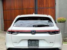 https://riyasewana.com/uploads/honda-vezel-z-211395322433.jpg