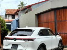 https://riyasewana.com/uploads/honda-vezel-z-211412924341.jpg