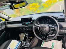 https://riyasewana.com/uploads/honda-vezel-z-214035724511.jpg