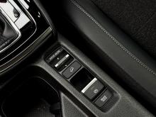 https://riyasewana.com/uploads/honda-vezel-z-2215172717215.jpg