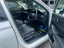 https://riyasewana.com/uploads/honda-vezel-z-22183612823.jpg