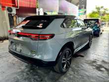 https://riyasewana.com/uploads/honda-vezel-z-23112353924.jpg