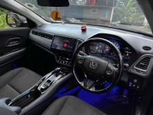 https://riyasewana.com/uploads/honda-vezel-z-2321103824863.jpg