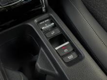 https://riyasewana.com/uploads/honda-vezel-z-2517290717144.jpg
