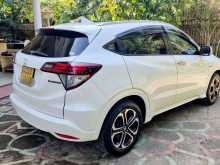 https://riyasewana.com/uploads/honda-vezel-z-261805494842.jpg