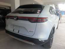 https://riyasewana.com/uploads/honda-vezel-z-261821264562.jpg