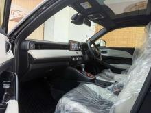 https://riyasewana.com/uploads/honda-vezel-z-261945096636.jpg
