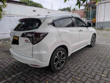 https://riyasewana.com/uploads/honda-vezel-z-268324924693.jpg