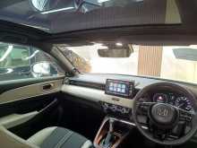 https://riyasewana.com/uploads/honda-vezel-z-271124474323.jpg