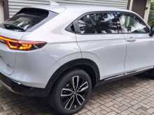 https://riyasewana.com/uploads/honda-vezel-z-2810274803.jpg