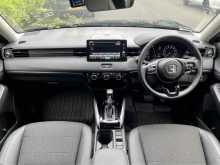 https://riyasewana.com/uploads/honda-vezel-z-2819000322702.jpg