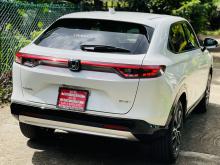 https://riyasewana.com/uploads/honda-vezel-z-2819193817906.jpg