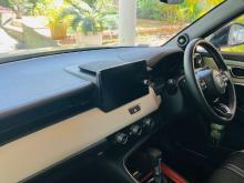 https://riyasewana.com/uploads/honda-vezel-z-281956586514.jpg