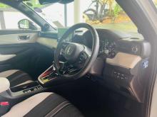 https://riyasewana.com/uploads/honda-vezel-z-281956586626.jpg