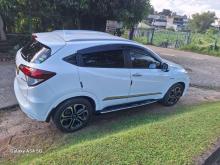 https://riyasewana.com/uploads/honda-vezel-z-301141216294.jpg